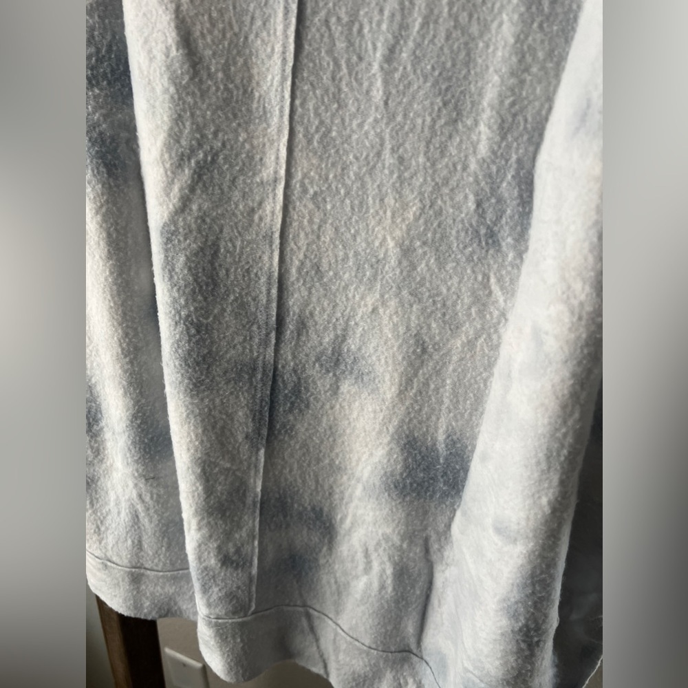 NWT- Lulu‘s - Choosing Chill Blue Tie-Dye Fleece Knit Pullover Sweatshirt - Picture 10 of 15